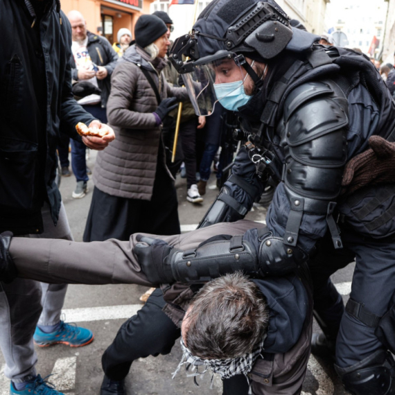 Ovako su Slovenci rasterivali demonstrante kada su pokušali da blokiraju ulice