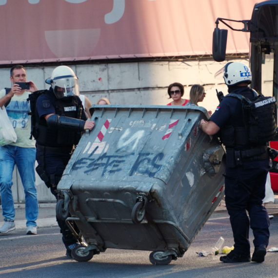 Pošten narod ogorčen na blokadere: "Šta radite, bre, moram na posao"; "Treba da se zaradi za hleb" VIDEO