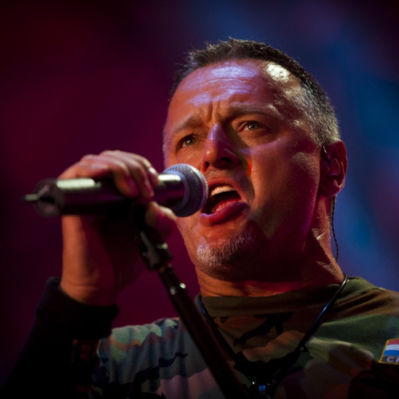 Haos pred Tompsonov koncert: Antifašistički plakati i peticija za zabranu nastupa