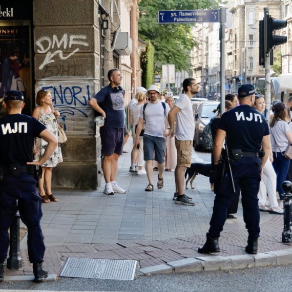 MUP: Provera identiteta 386 osoba, 13 prekršaja; Prevoz u gradu po uobičajenom režimu