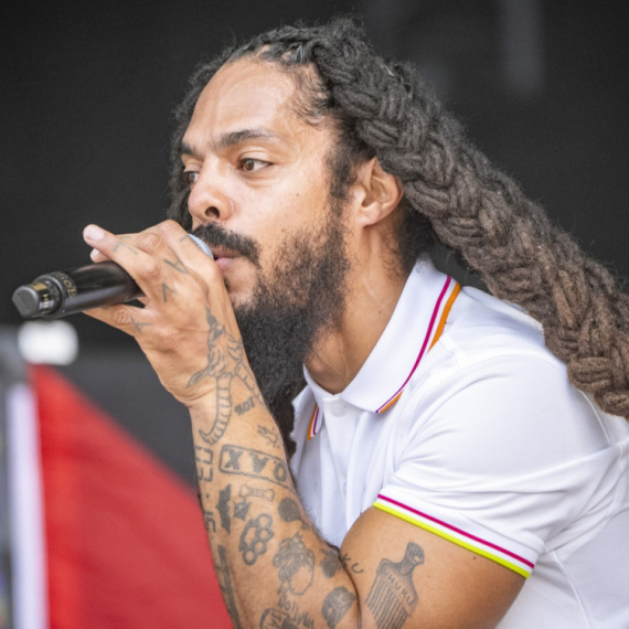 Bend šokirao izjavom na slavnom festivalu: "Smrt izraelskoj vojsci" FOTO/VIDEO