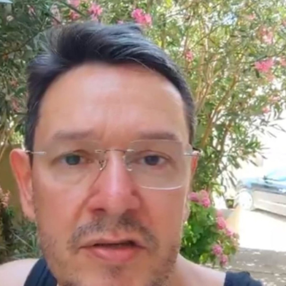 Osvajanje slobode sa neblokirane egzotične destinacije? Šarović se javio sa plaže FOTO