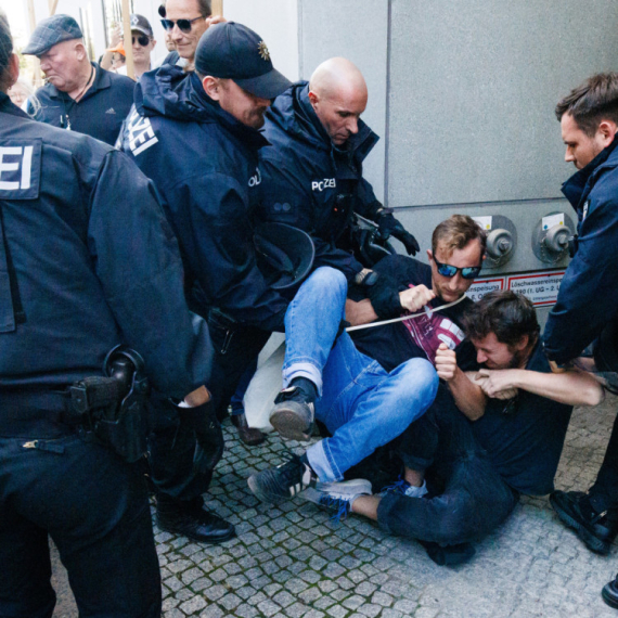 Evo kako se nemačka policija odnosi prema demonstrantima: Čista brutalnost VIDEO