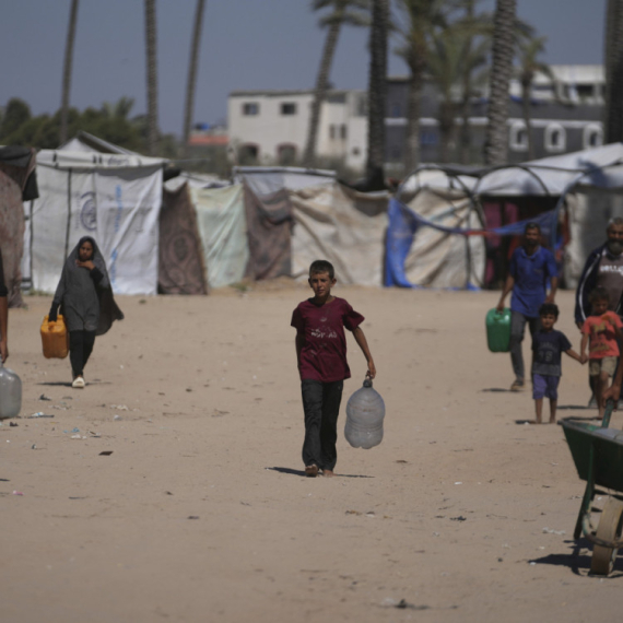 "Gaza umire"