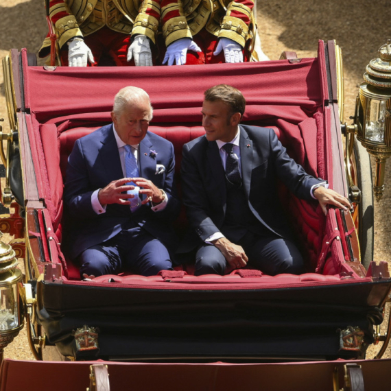 Makronovi stigli u London; Za francuskog predsednika najviše počasti FOTO/VIDEO