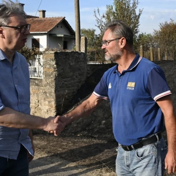 Vučić u Jablaničkom okrugu: "Gledaćemo da sad odmah napravimo plan kako da angažujemo ljude na terenu" FOTO