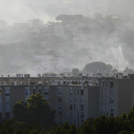 Bukti požar u Francuskoj; 110 ljudi je povređeno