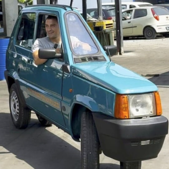 Kao iz crtanog filma: Fiat Panda široka samo 50 cm VIDEO