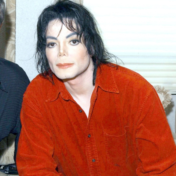 Majkl Džekson posthumno optužen za zlostavljanje dece: Objavljene nikad viđene fotografije VIDEO