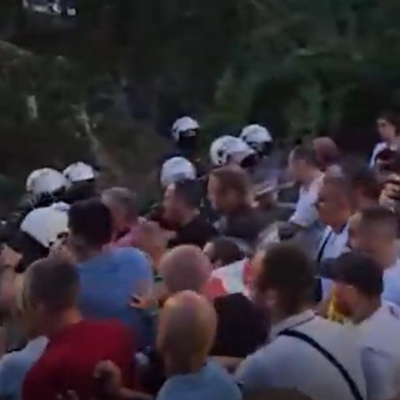 Zbog ovih nasilnika blokaderi danas maltretiraju Užičane VIDEO