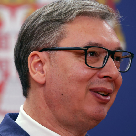 Plate u zdravstvu povećane zahvaljujući Vučiću; Lončar: Svake godine je bilo jedno ili dva povećanja