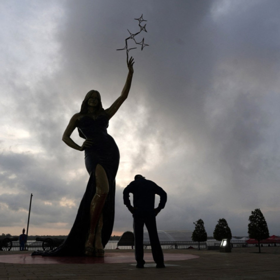 Statua najseksepilnije Latinoamerikanke izazvala totalnu pometnju FOTO