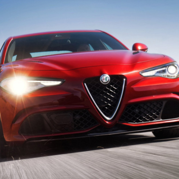 Alfa Romeo obradovao fanove: Novi Quadrifoglio modeli ipak mogu imati benzince