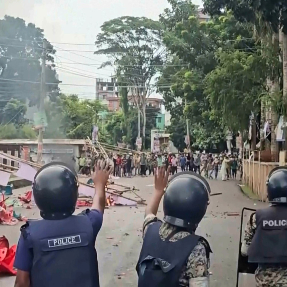 Potpuni haos u Bangladešu: Sukobi s pristalicama bivše premijerke; Ima mrtvih i povređenih FOTO/VIDEO