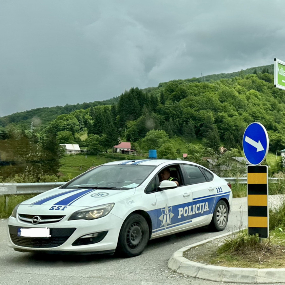 Brutalno ubistvo u Podgorici: Muškarac izrešetan na terasi kafića, dve osobe ranjene