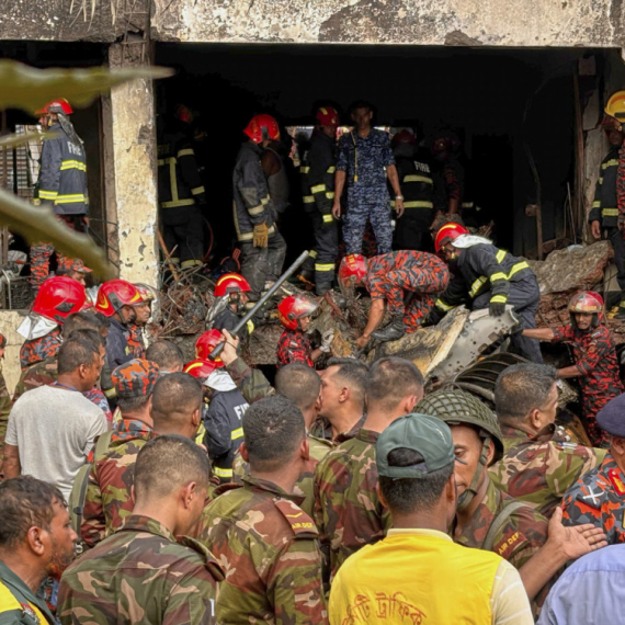 A military plane crashed; Fell on the school campus; There are dead and injured PHOTO/VIDEO