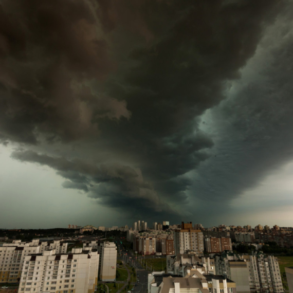 A supercell storm has been formed; Warnings are issued VIDEO