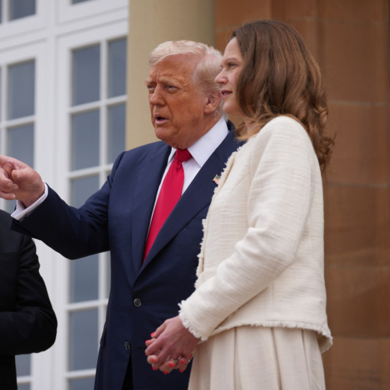 Donald Tramp flertovao sa suprugom britanskog premijera: "Uvaliću se u nevolju" VIDEO