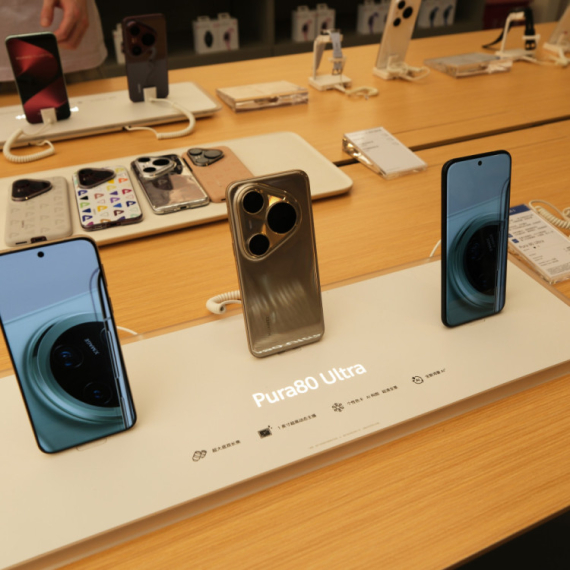 Huawei ponovo lider, Apple beleži rast