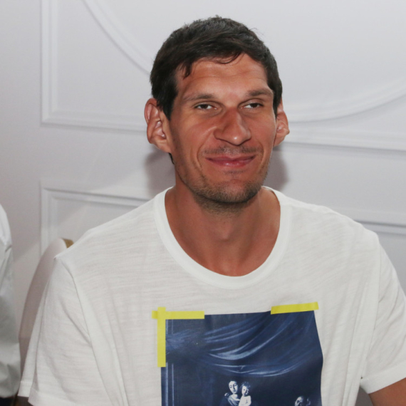 Boban Marjanović trčao go nasred terena: Srpski košarkaš zvezda čuvenog filma VIDEO
