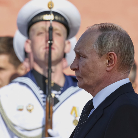 "Putin, end the war or I will end your rule"