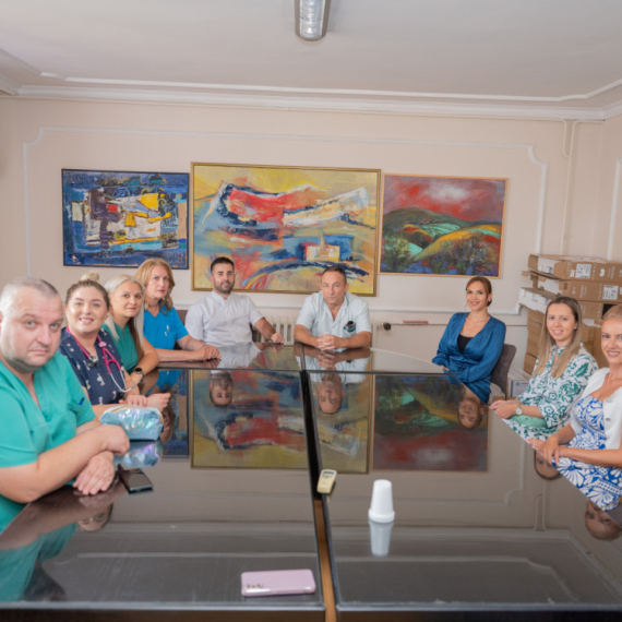 Donacija od vitalnog značaja: Najsavremeniji aparat za bezbolne operacije u budnom stanju za ZC Prokuplje FOTO