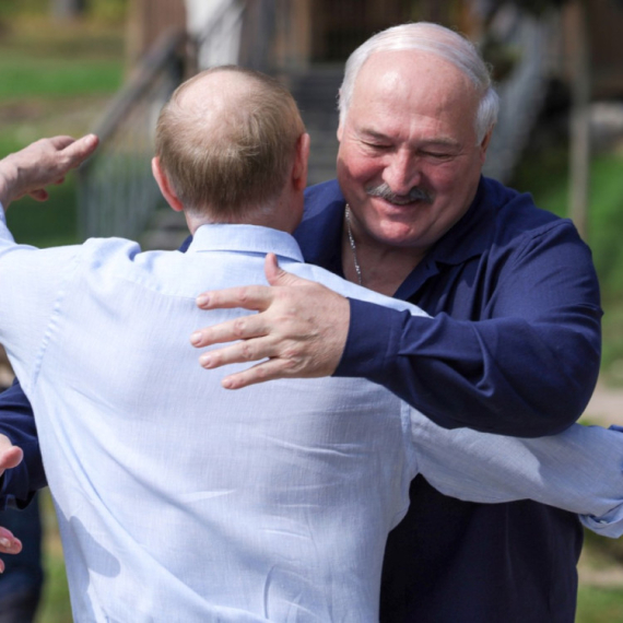Srdačan susret dva lidera; Putin i Lukašenko na neformalnom sastanku FOTO/VIDEO