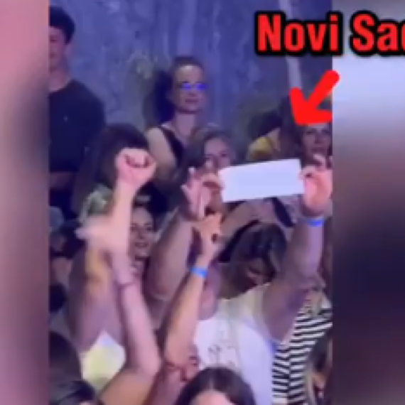 Dok Srbija tuguje zbog stradalih u zločinačkoj "Oluji", blokaderi se vesele i "pumpaju" sa Severinom VIDEO