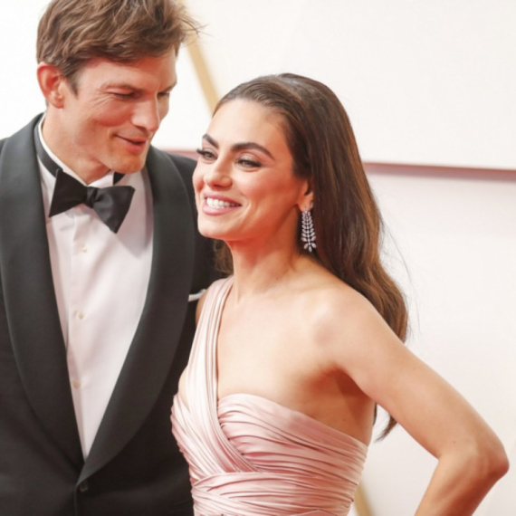 Ešton Kučer konačno progovorio o drami oko tuširanja: "Ljudi se pitaju da li smrdimo"