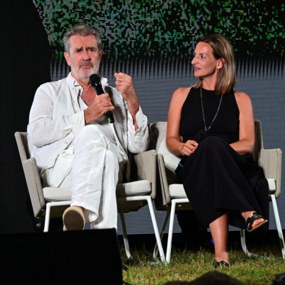 Rupert Everet bez objašnjenja izbačen iz serije "Emili u Parizu": "Za mene je to bila tragedija"