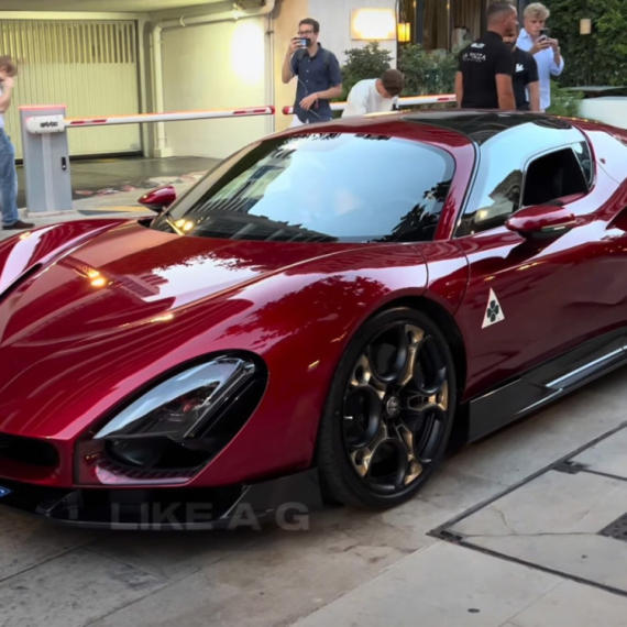 Alfa Romeo 33 Stradale viđen u Monaku: Vlasnik modela od 3.000.000 € je čuveni Finac VIDEO