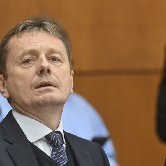 Opozicija likuje – "Potvrdili da su neljudi i ološi"; Sramne reakcije nakon što je Glišiću pozlilo FOTO
