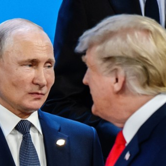Heat in Alaska: "We Have an Idiot in the White House; Putin Should Be in Prison"