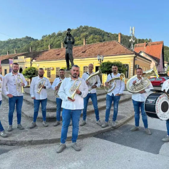 Poranili, zoru prevarili: Odbrojavaju minute do početka, spremni za najveći događaj FOTO