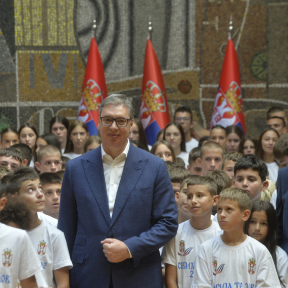 Vučić dočekao učesnike kampa "Srbija te zove": "Srbija je svima nama kosmički svetionik i mirna luka" FOTO