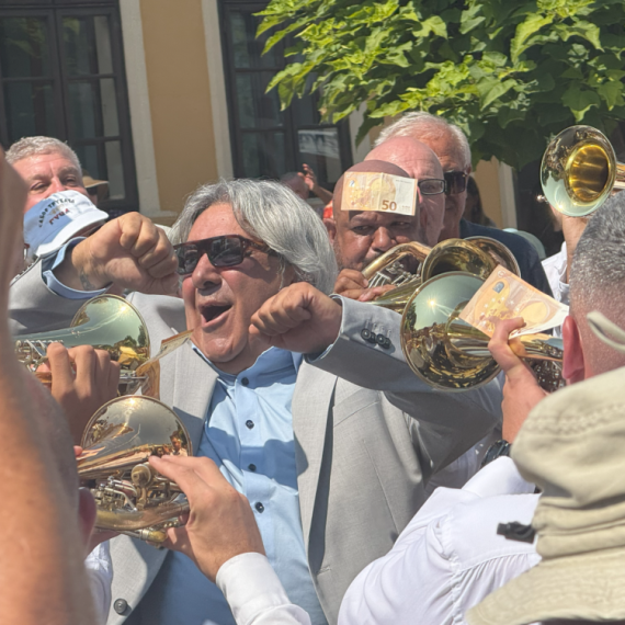 Počela Guča; Ludilo na ulicama od ranog jutra: Boban Marković otvorio 64. Dragačevski sabor FOTO