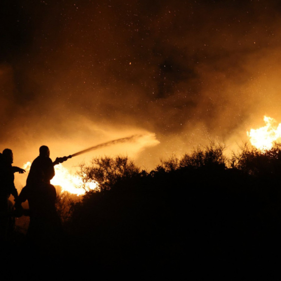 Apokaliptične scene u Grčkoj: Požar guta sve pred sobom; Vatra ide ka moru, ljudi panično beže FOTO/VIDEO