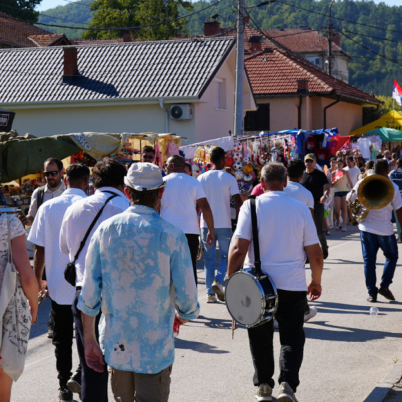 Kafa 200, pivo 400 dinara: Ovo su cene u Guči, jedno posebno "bode oči" FOTO