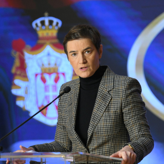 Brnabić: "Danas su sve škole u Srbiji započele školsku godinu i nesmetano rade"