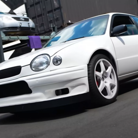 Stara Toyota Corolla sa srcem GR Yarisa! VIDEO
