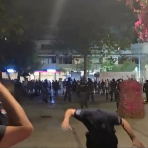 Blokaderi opet prave haos: Napadnut policajac VIDEO
