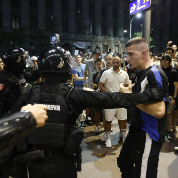 VJT naložilo identifikaciju osoba koje su napale policiju u Beogradu