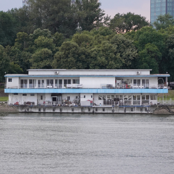 Cost of a Cabin for Day Use Reaches €850: Rental Prices of Villas and Rafts in Serbia
