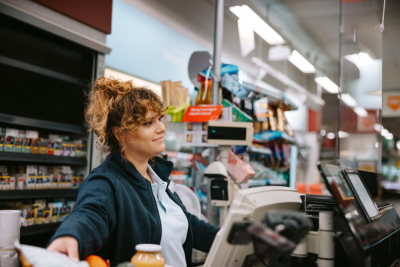 Slika za Koliko zarađuju kasiri i prodavci u Nemačkoj? Visoka plata, još viši pritisak