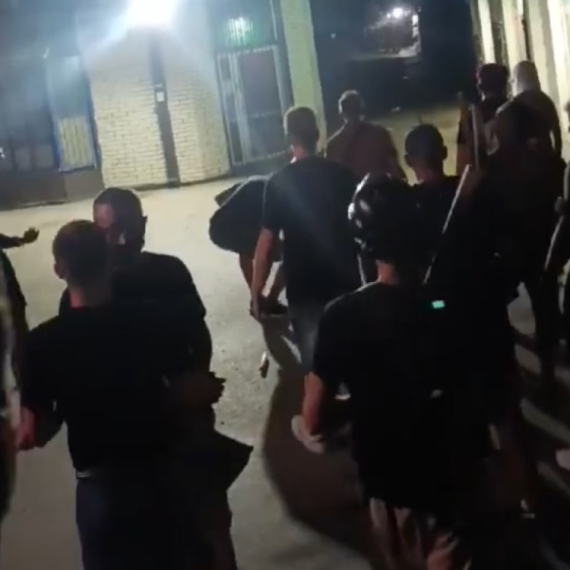 Stravičan snimak: Ovo najbolje pokazuje kako su blokaderi organizovano napali VIDEO