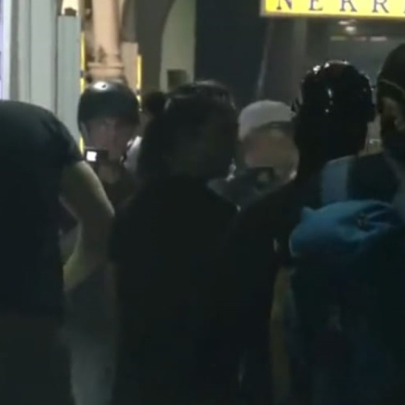 N1 potvrdila: Blokaderi napali pirotehnikom policiju i pristalice SNS VIDEO