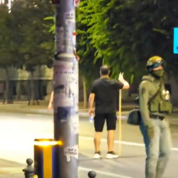 Blokaderi naoružani motkama; Spremaju najgore nasilje do sad FOTO/VIDEO
