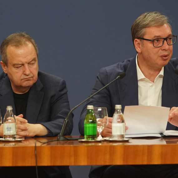 Vučić "oterao" Dačića u bolnicu; Evo šta se dešavalo pre komemoracije u Skupštini Srbije