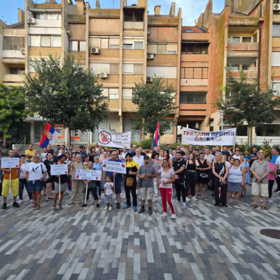Kanjiža je ustala protiv blokada: Prestanite da uništavate Srbiju; Želimo da se deca vrate u škole VIDEO