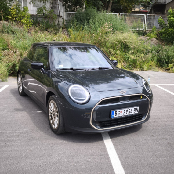 Vozili smo: Mini Cooper SE (2024) – Električna šmekerica
